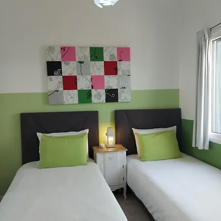 Bay View Apartment *